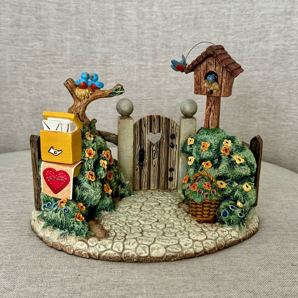 Love Letters - Goebel M. I. Hummel Special Edition Musical Hummelscape 2002